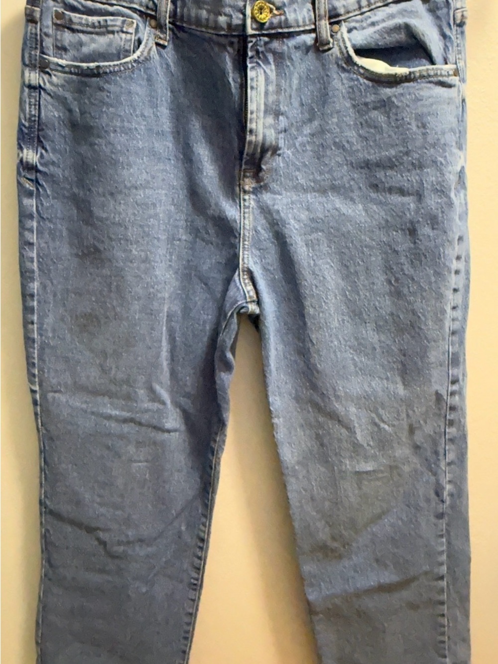 Kensie Straight Leg Jeans in Light Blue Wash